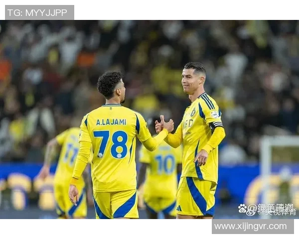 足球明星激烈对抗瞬间曝光引发球迷热议与媒体关注