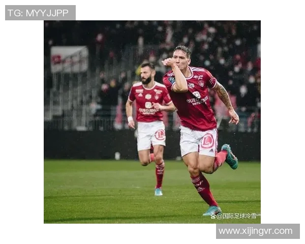 努涅斯在赛场上的崛起与挑战解析:从新星到顶级前锋的成长之路 努涅斯在赛场上的崛起与挑战解析:从新星到顶级前锋的成长之路